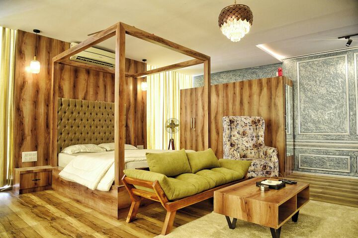 Room 33 of 51