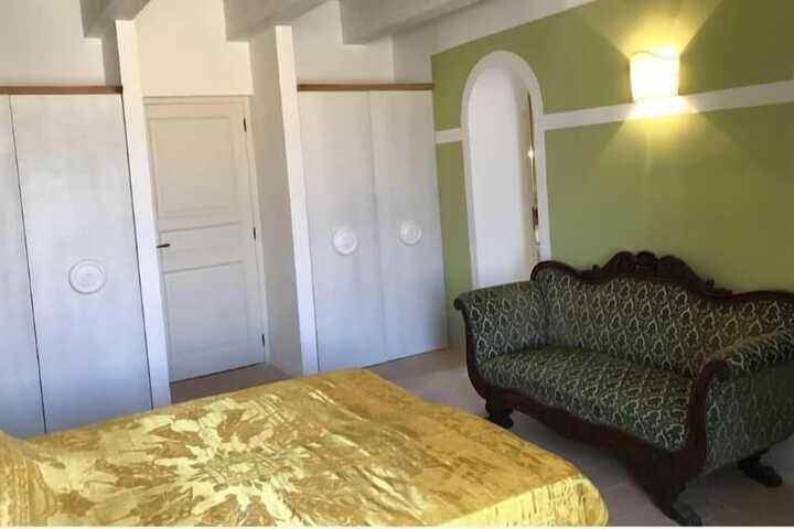 Room 6 of 14