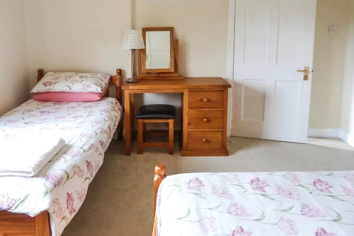 Room 2 of 10