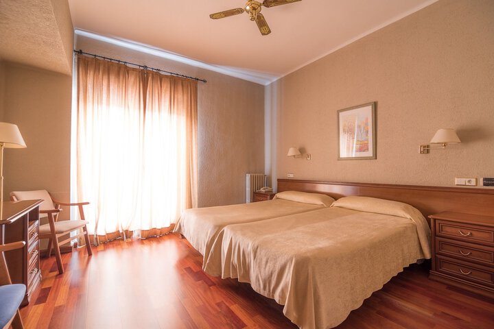 Room 5 of 18