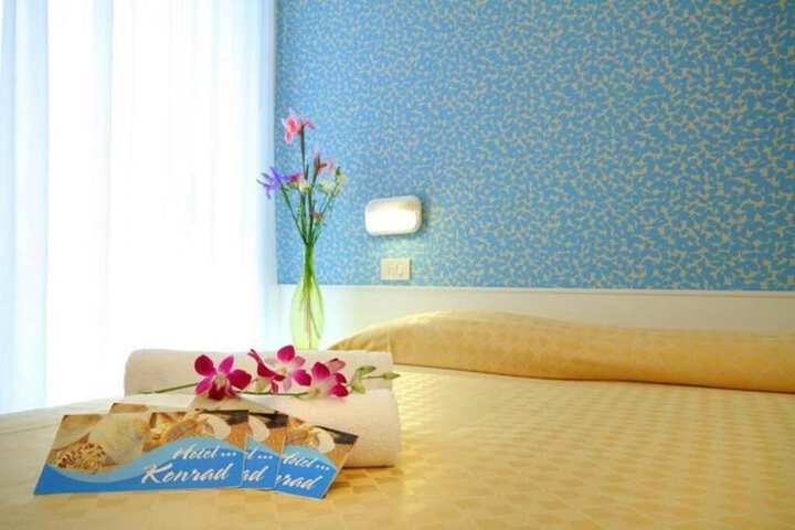 Room 14 of 32