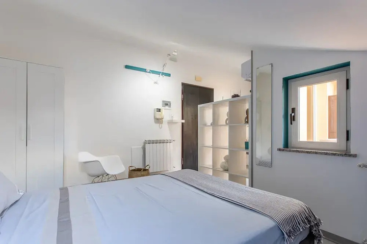 Room 4 of 12