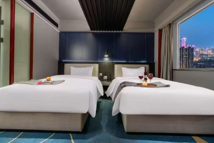 Room 15 of 28