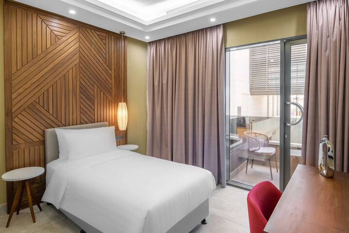 Room 20 of 136