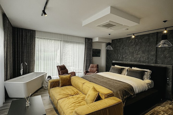 Room 28 of 67