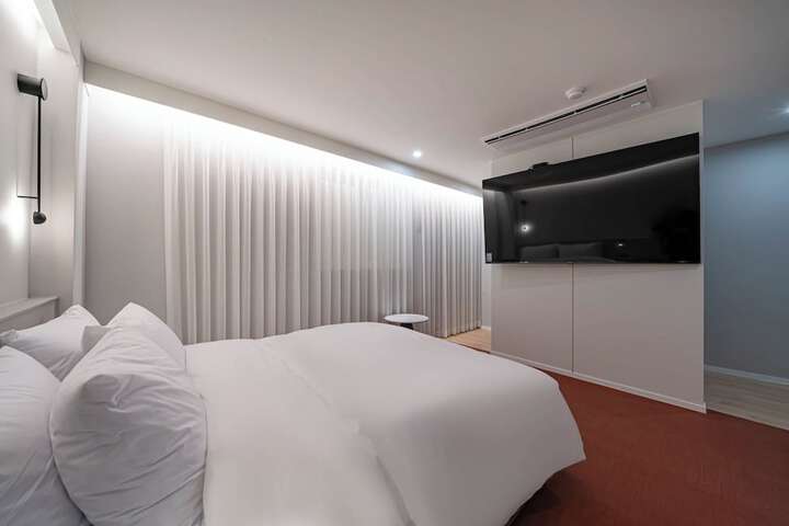Room 16 of 37