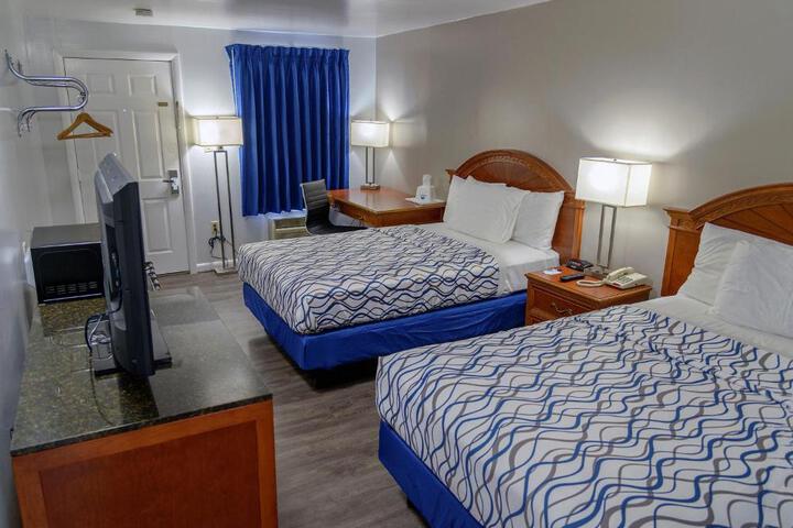 1 King Bed (1 of 4)