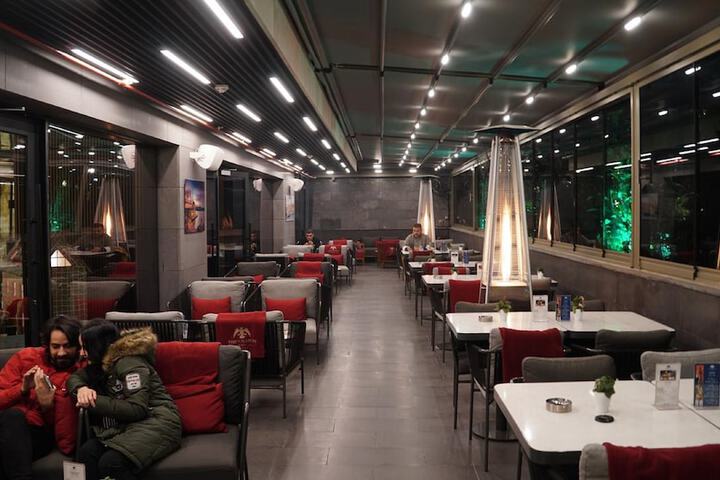 Lounge 90 of 104