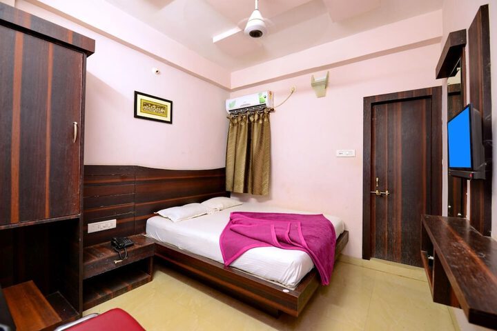 Room 10 of 20