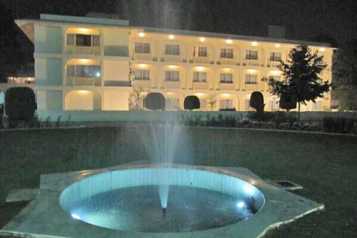 Hotel Exterior 45 of 47