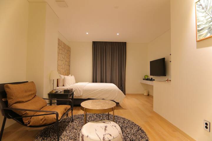Room 9 of 190