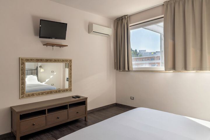 Room 16 of 48