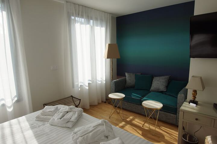 Room 49 of 103