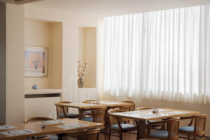 Dining 100 of 162