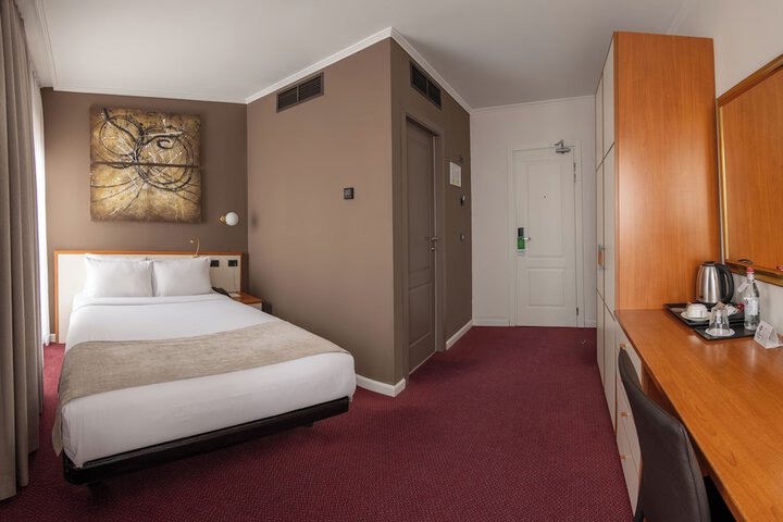 Room 44 of 129