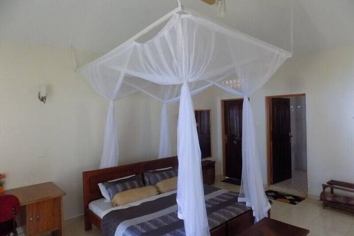 Room 4 of 38