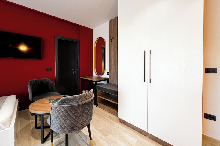 Room 4 of 70