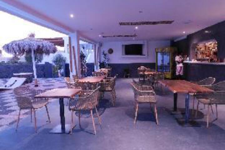 Lounge 2 of 32