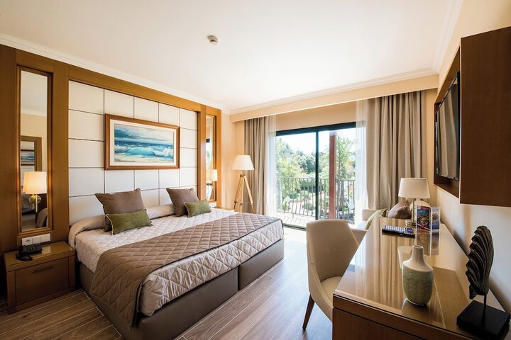 Room 5 of 20