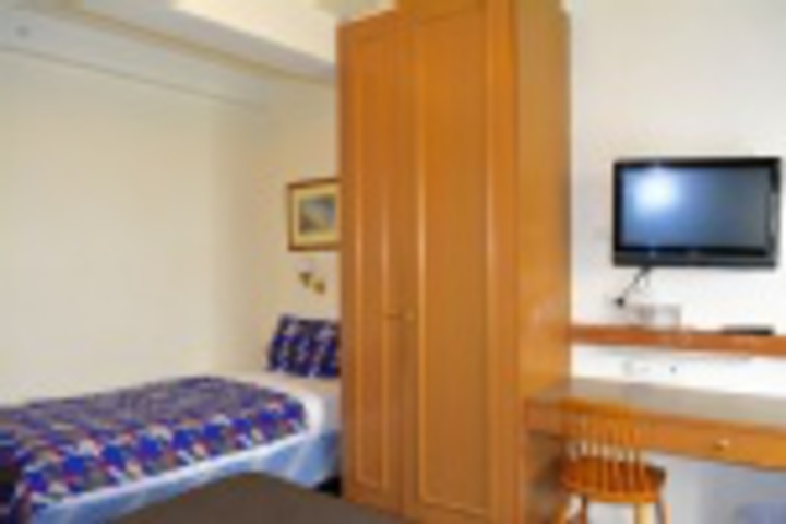 Room 65 of 768