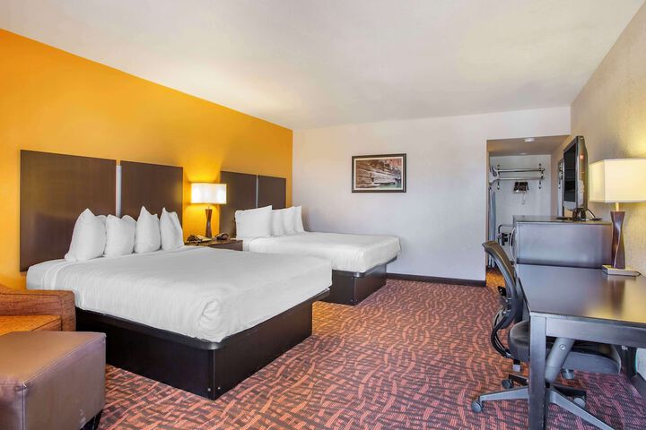 Room 6 of 28