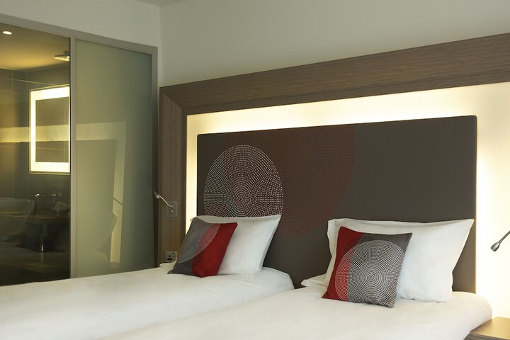 Room 10 of 128