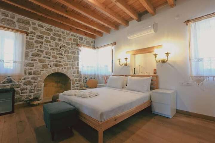 Room 2 of 22