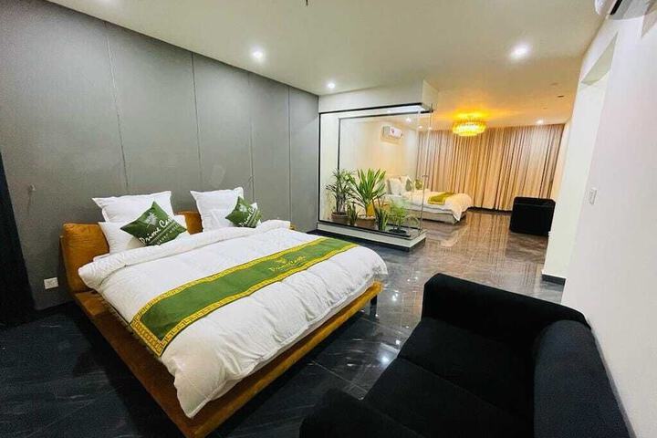 Room 6 of 35