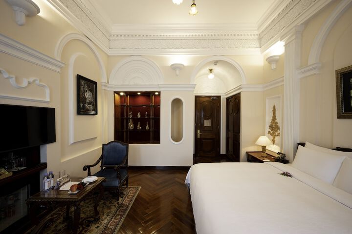 Room 27 of 193