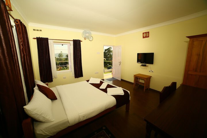 Room 4 of 25