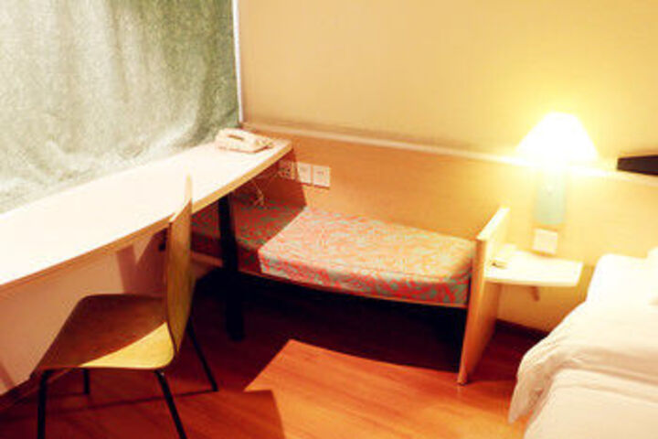 Room 7 of 29