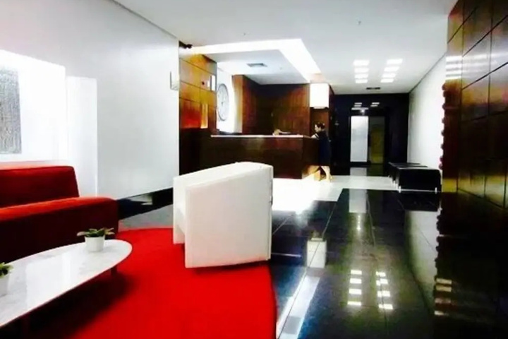 Room 13 of 33