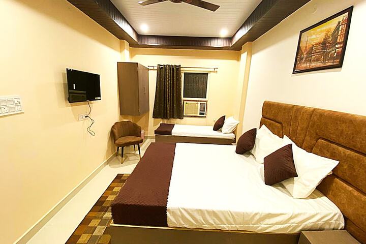 Room 6 of 17