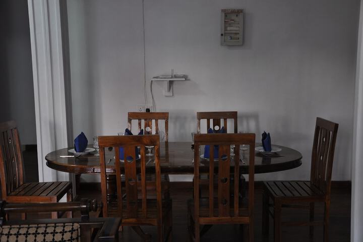 Dining 3 of 7