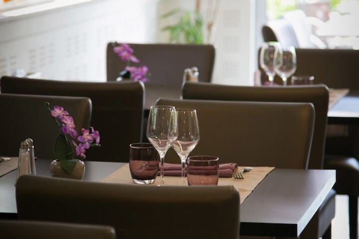 Dining 32 of 58