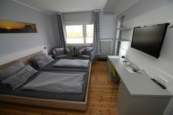 Room 9 of 75