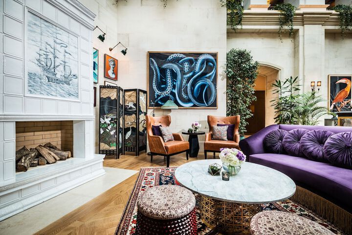 Lounge 41 of 55