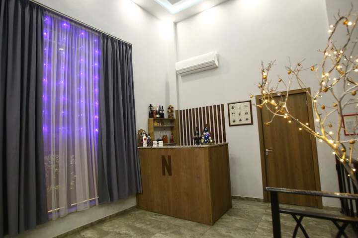 Lounge 84 of 86