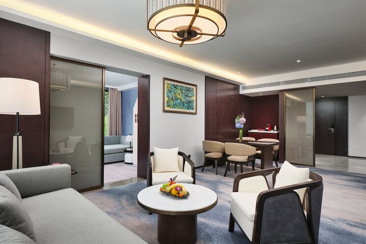 Room 15 of 152
