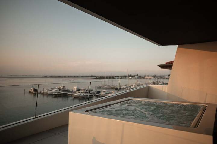 Hot Tub 48 of 72