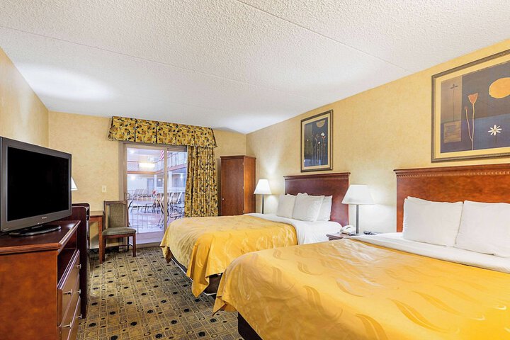 Standard Room, King or Two Doubles (7 of 8)