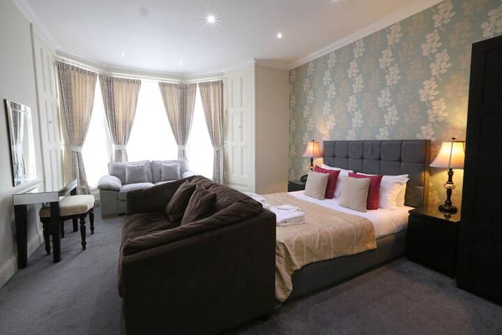 Room 8 of 32
