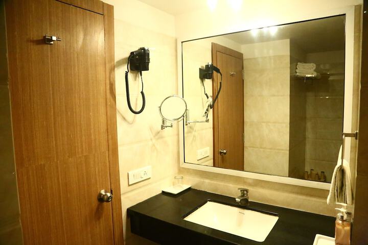 Room 10 of 29