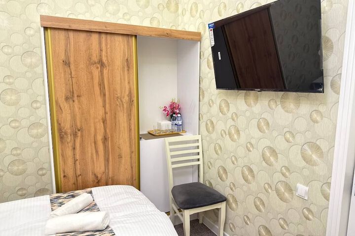 Room 11 of 33