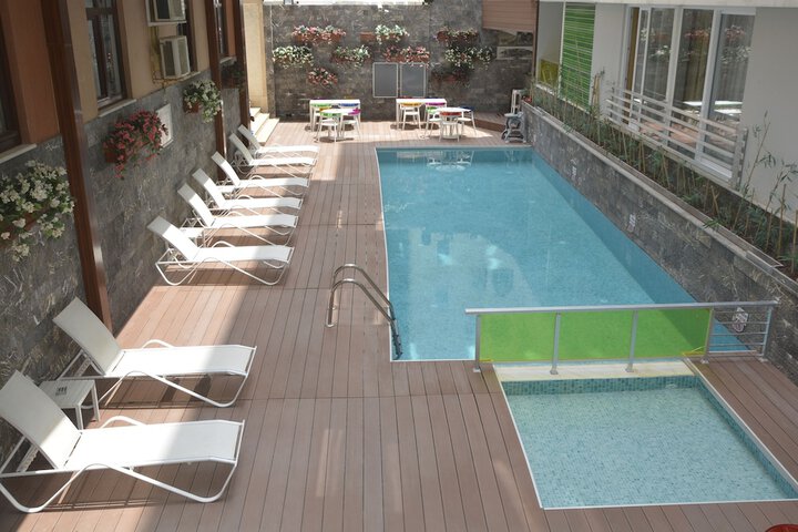 Hotel Pool
