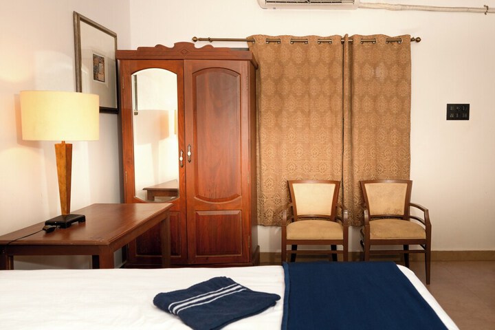 Room 8 of 83