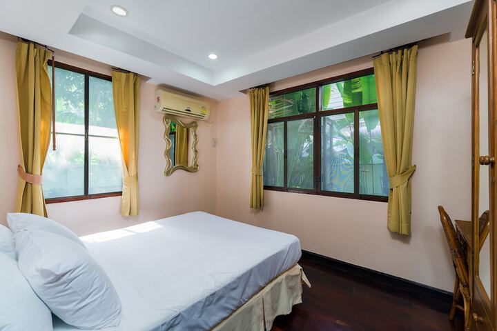 Room 9 of 15