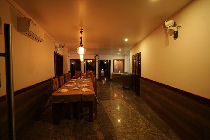 Dining 32 of 48