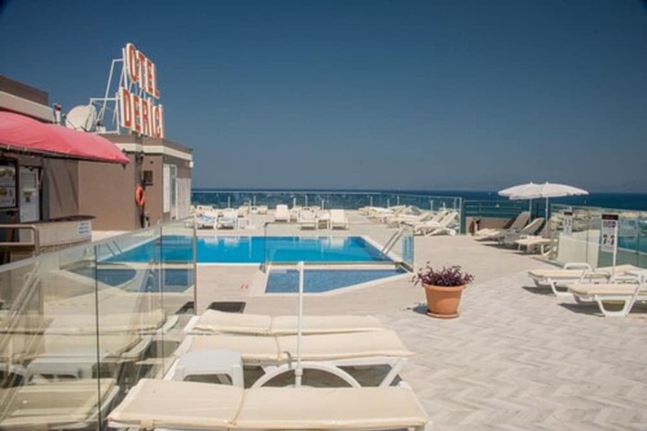 Hotel Pool