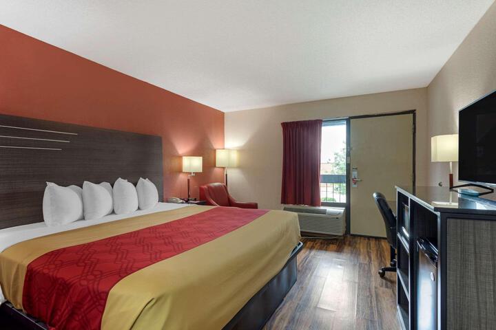 1 King Bed (33 of 33)